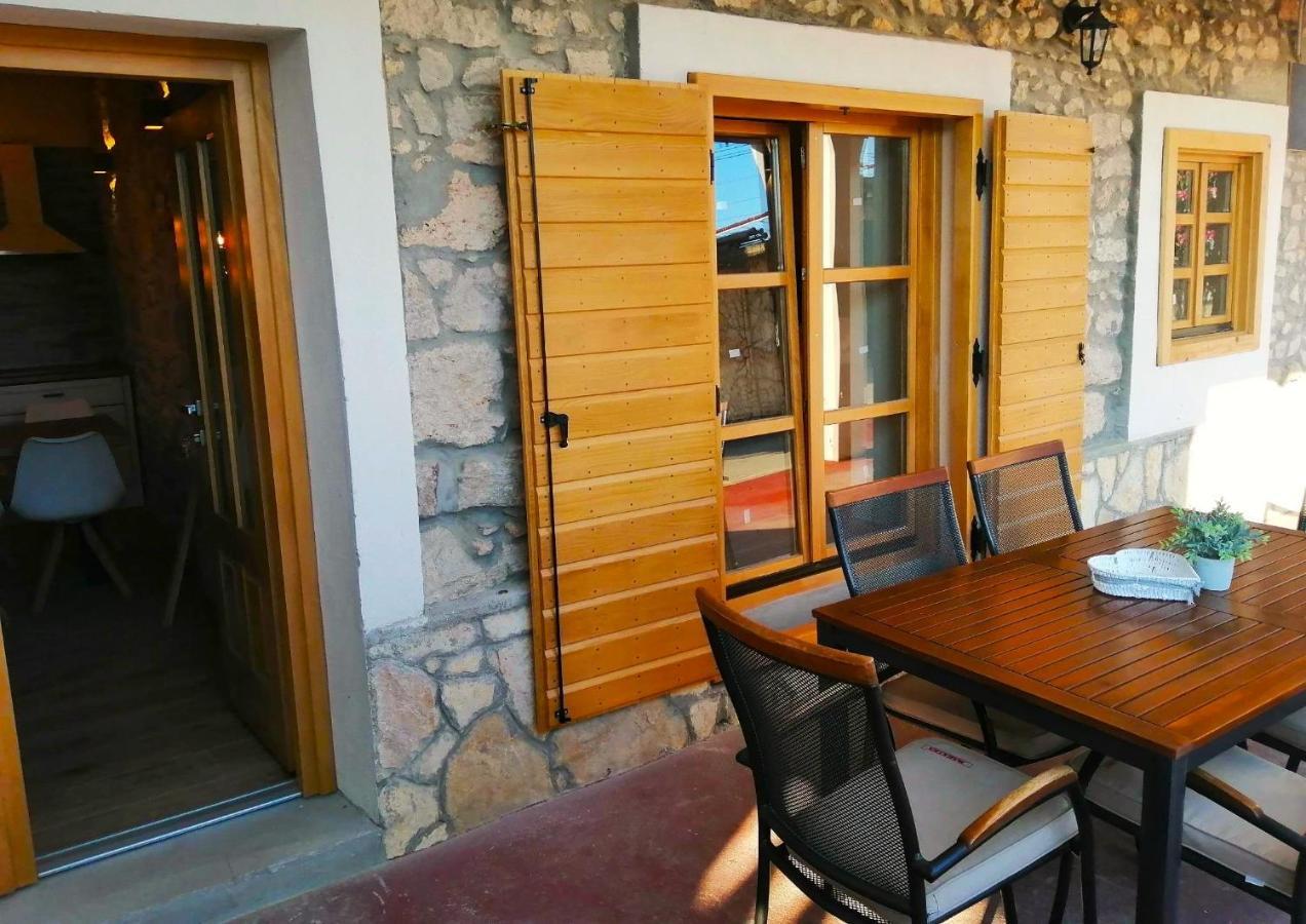 Apartments Dalmatian Stone House Turanj Exteriör bild
